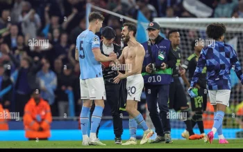 John Stones dan Bernardo Silva Dihormati Manchester City dengan Pub Khusus