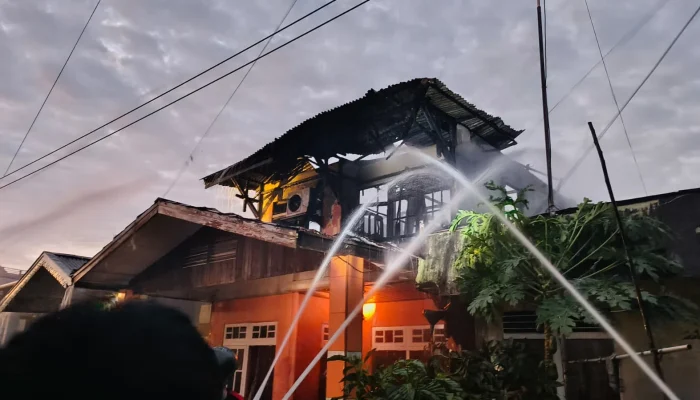 Kebakaran Rumah Anisa Rahma: Kenangan Masa Kecil Hangus, Ribuan Al‑Qur’an Selamat