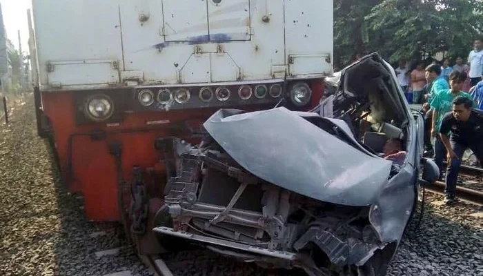 Kecelakaan Kereta Api di Stasiun Bekasi Timur: Investigasi dan Kronologi