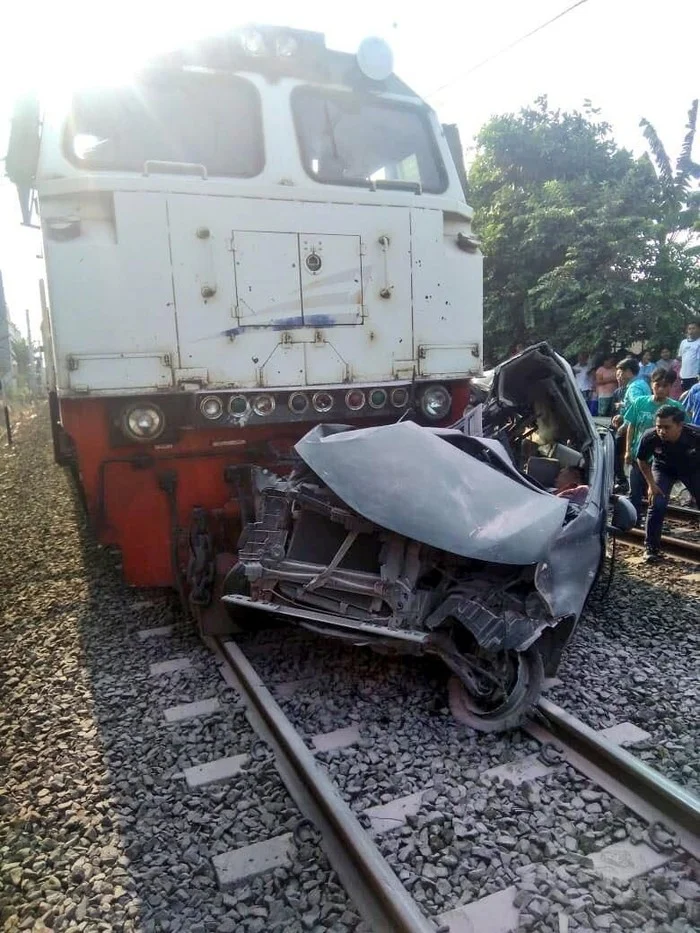 Kecelakaan Kereta Api di Stasiun Bekasi Timur: Investigasi dan Kronologi