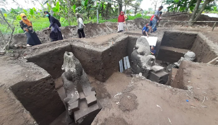 Kediri: Situs Adan-Adan, Kemiskinan, dan Upaya Pemkab