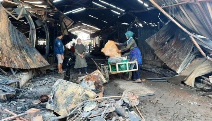 Kejutan 15 Menit Sebelum Kebakaran Pasar Kanjengan: Anton Dengar Suara Letupan di Ujung Utara