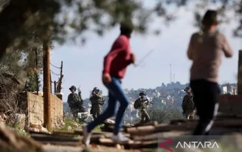 Kekerasan di Tepi Barat: Pemukim Israel Bongkar Makam dan Bakar Rumah Warga Palestina