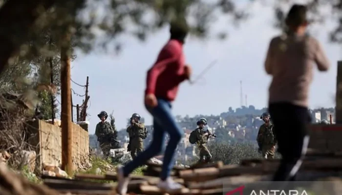 Kekerasan di Tepi Barat: Pemukim Israel Bongkar Makam dan Bakar Rumah Warga Palestina