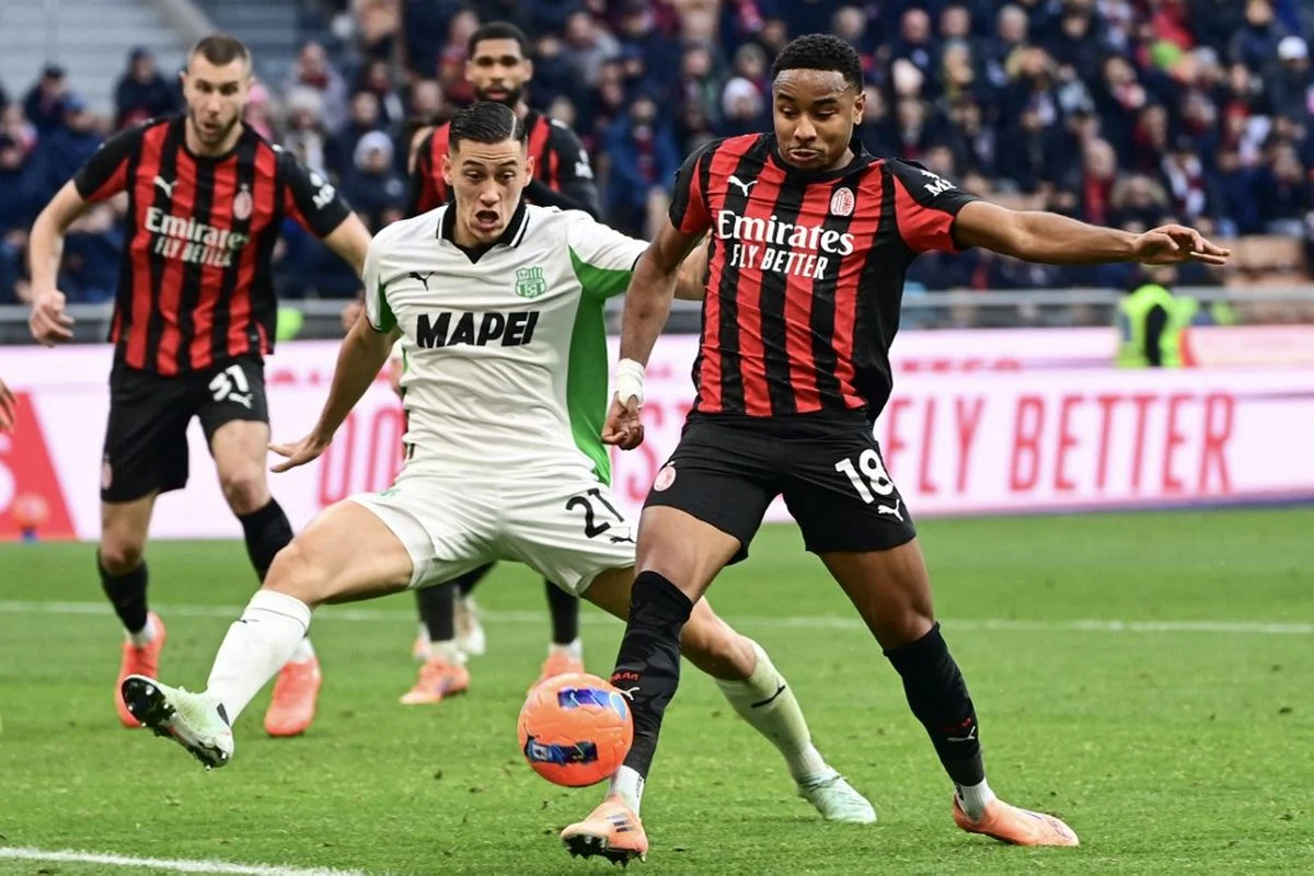 Kemenangan Sassuolo Atas AC Milan Dibayar Mahal: Jay Idzes Cedera, Fabio Grosso Cemas