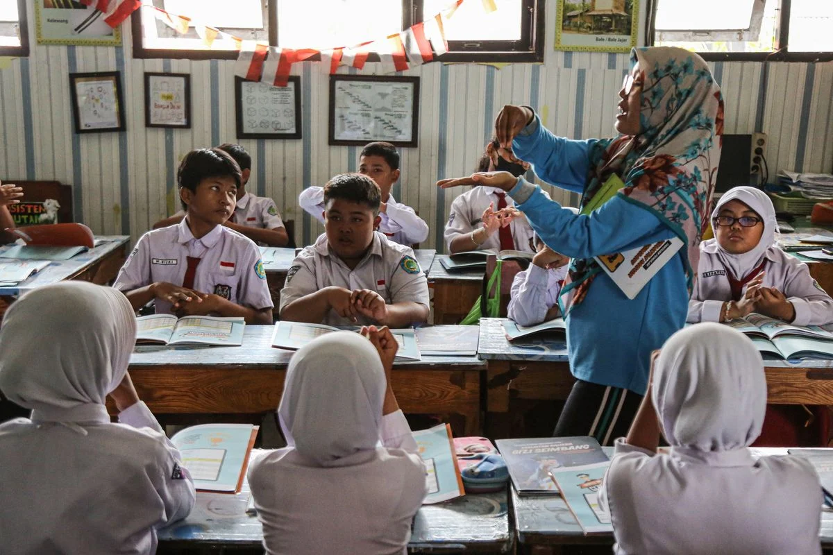 Kemendikdasmen: Guru Non-ASN Boleh Mengajar di Sekolah Negeri