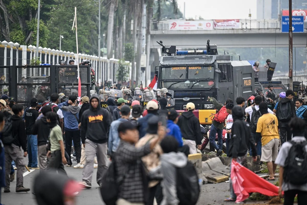 Kerusuhan dan Unjuk Rasa: Apa yang Terjadi di Berbagai Negara?
