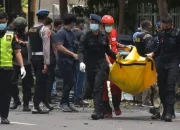 Kerusuhan Derry Memuncak: Remaja 13 Tahun Ditangkap Setelah Bom Bensin Dilempar ke Polisi