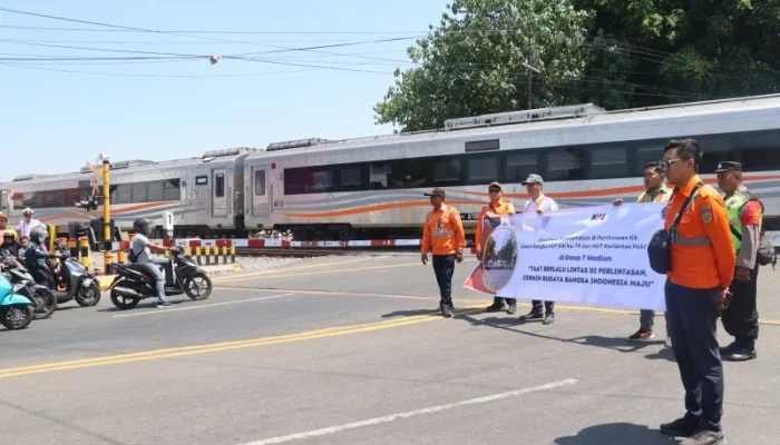 Keselamatan Perlintasan: KAI Daop 7 Madiun Ingatkan Pengendara Disiplin
