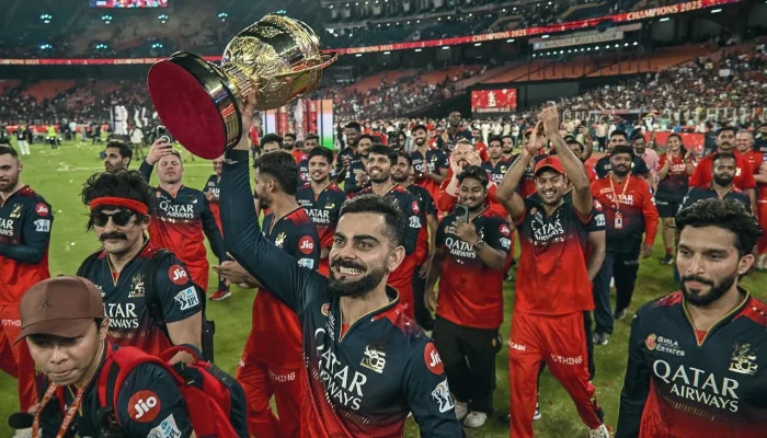 Kohli Beraksi Cemerlang, RCB Tandingi DC