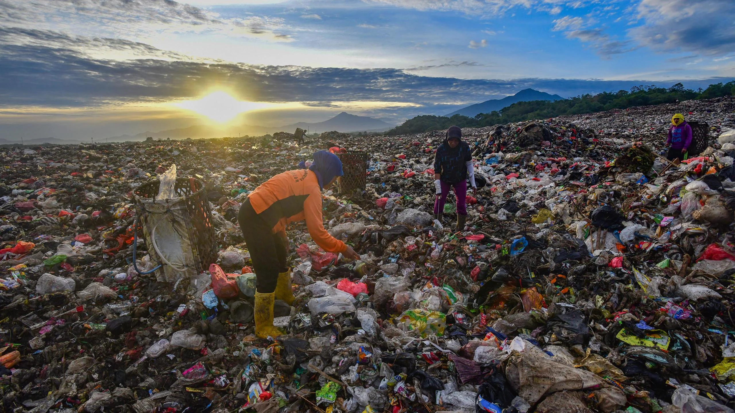 Krisis Sampah, Pendidikan Unggul, dan Tren Slow Living: Bali di Persimpangan Masa Depan