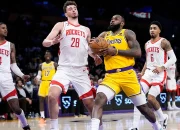Lakers VS Rockets: Pertarungan Sengit di Playoff NBA, LeBron James Jadi Sorotan