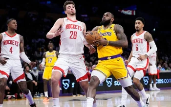 Lakers VS Rockets: Pertarungan Sengit di Playoff NBA, LeBron James Jadi Sorotan
