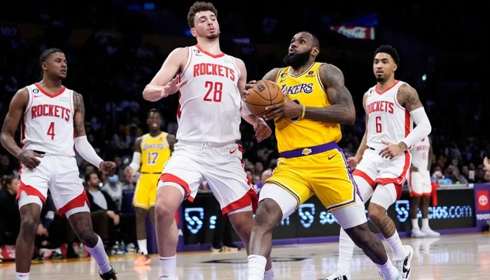 Lakers VS Rockets: Pertarungan Sengit di Playoff NBA, LeBron James Jadi Sorotan