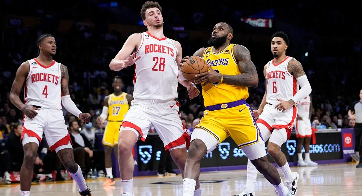 Lakers VS Rockets: Pertarungan Sengit di Playoff NBA, LeBron James Jadi Sorotan