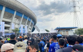 Larangan Hadir, Persib Bandung Imbaukan Bobotoh untuk Tidak Datang ke Stadion Gelora B.J. Habibie
