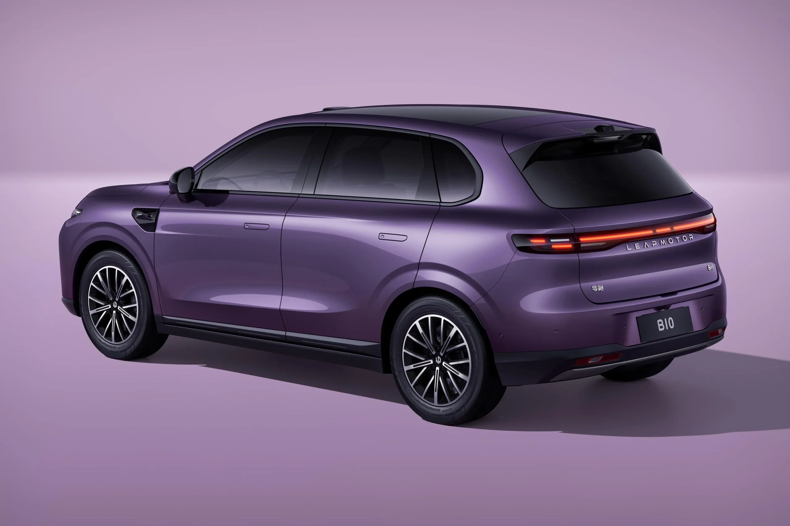 Leapmotor B10 Meluncur, SUV Listrik Futuristik dengan Jarak Tempuh 516 km