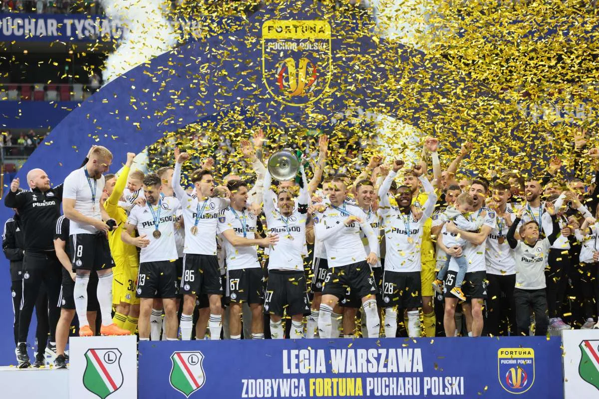 Legia Warszawa: Klub Sepak Bola Polandia Lawan Kebudayaan Nasionalis