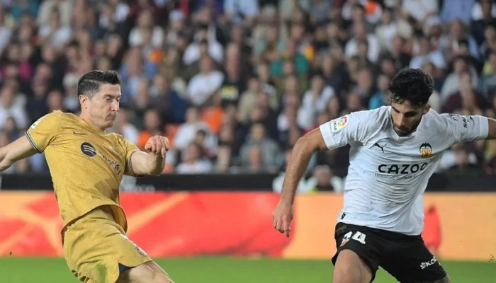 Lewandowski Mencetak Gol di Pertandingan Terakhirnya, Barcelona Kalah dari Valencia