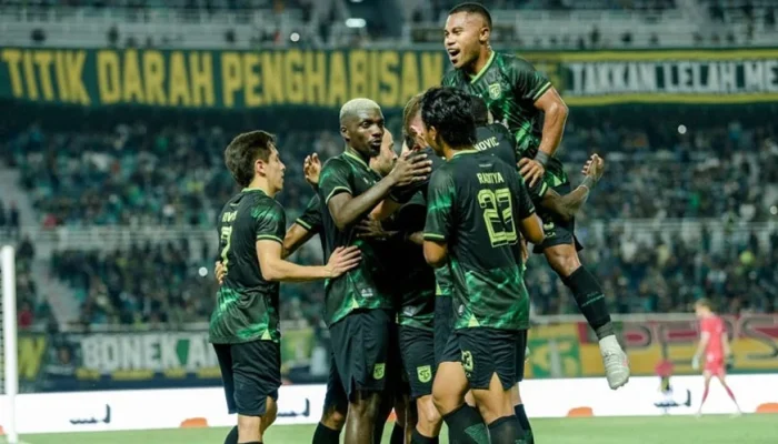 Liga 1: Persebaya Surabaya dan PSS Sleman Raih Kemenangan, Sementara Chelsea Siapkan Xabi Alonso Sebagai Manajer Baru