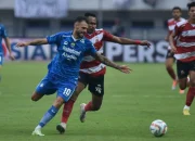 Liga 1: Persib Bandung Kalahkan Semen Padang FC 4-1, Tyronne del Pino Cetak Gol