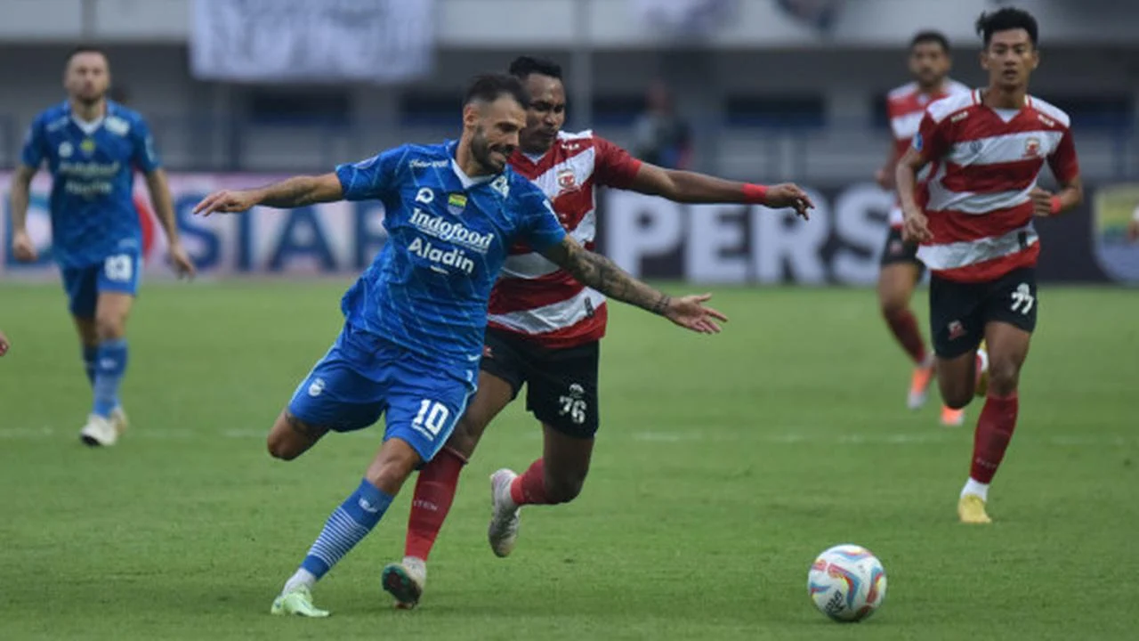 Liga 1: Persib Bandung Kalahkan Semen Padang FC 4-1, Tyronne del Pino Cetak Gol
