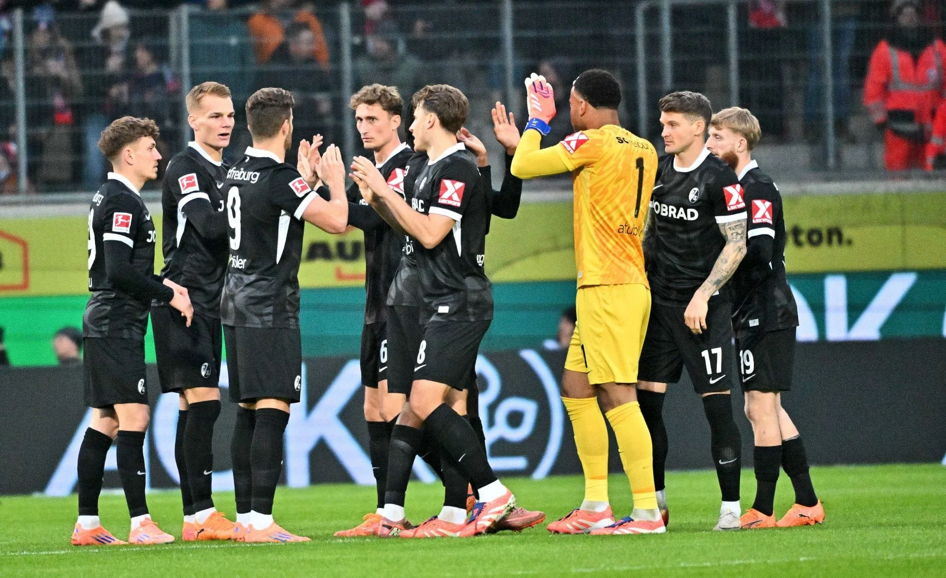 Lille vs Pesaing Jerman Memanas: Bayo Diperangi Stuttgart dan Freiburg, Sementara Kota Siap Gelar Pasar Malam Megah