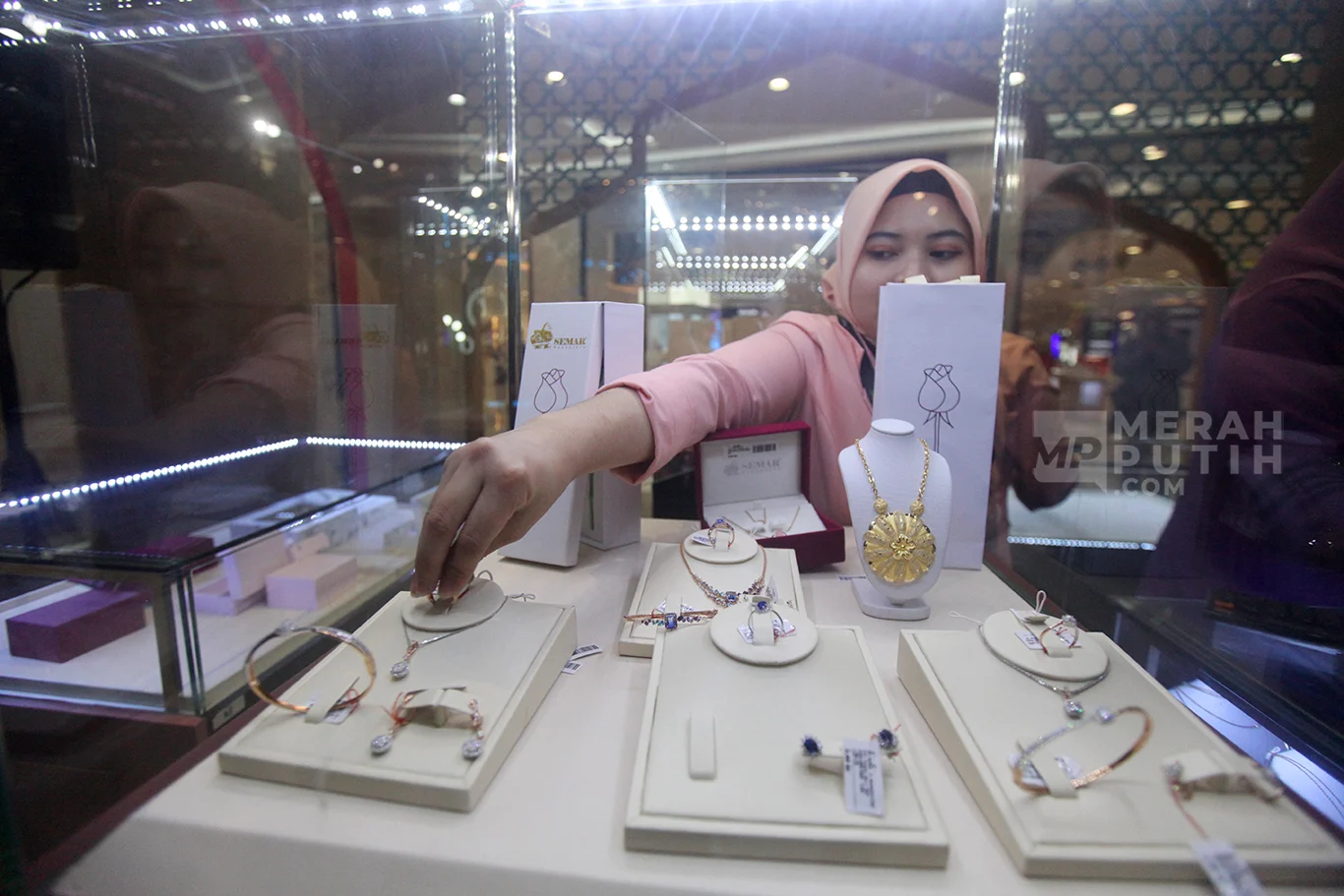 Lonjakan Harga Emas Perhiasan 25 April: Apa yang Harus Anda Ketahui Sekarang!