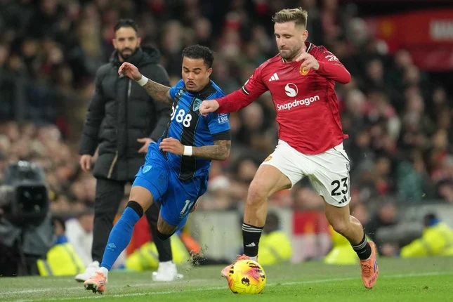 Luke Shaw Siap Kembali Bercahaya: Peran Kunci di Pertarungan Manchester United vs Liverpool