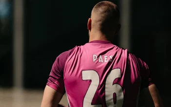 Maarten Paes Jadi Pahlawan Ajax, Mengalahkan Utrecht di Playoff Europa Conference League