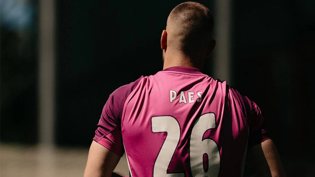 Maarten Paes Jadi Pahlawan Ajax, Mengalahkan Utrecht di Playoff Europa Conference League