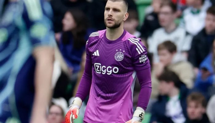 Maarten Paes Kebobolan Dua Gol, Ajax Kalah dari FC Utrecht