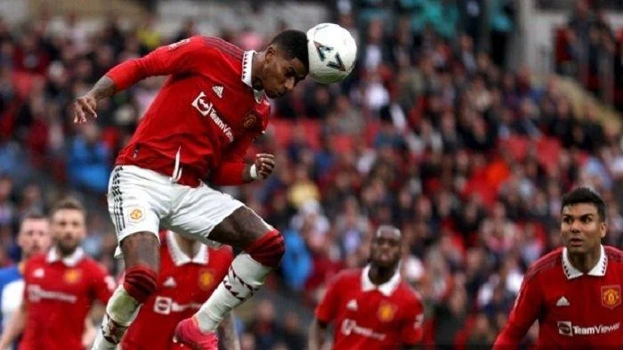 Manchester United Siap Bergerak di Bursa Transfer, Sementara di Afrika Tengah Menghadapi Tantangan Ekonomi dan Politik