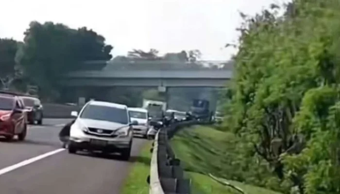 Massal Pecah Ban di Tol Jagorawi: Jasa Marga Ungkap Penyebab, Klaim, dan Upaya Perbaikan