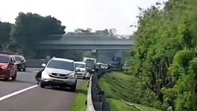Massal Pecah Ban di Tol Jagorawi: Jasa Marga Ungkap Penyebab, Klaim, dan Upaya Perbaikan