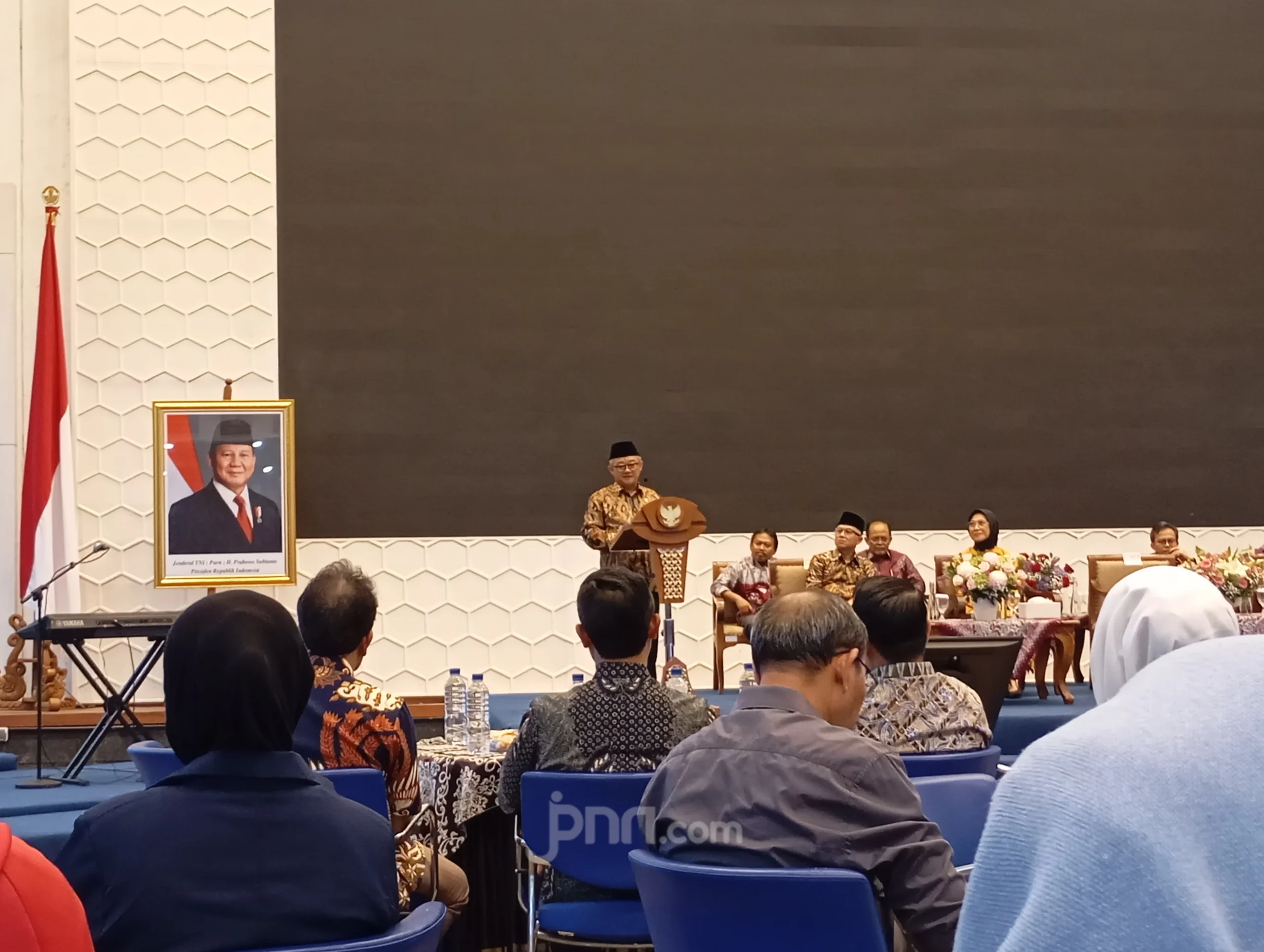 Nasib 237 Ribu Guru Honorer Tahun Depan, Mendikdasmen: Boleh Mengajar di Sekolah Negeri