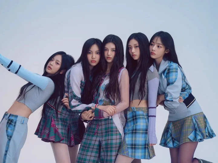 NewJeans dan Dunia K-Pop: Antara Konser, Kontroversi, dan Kolaborasi