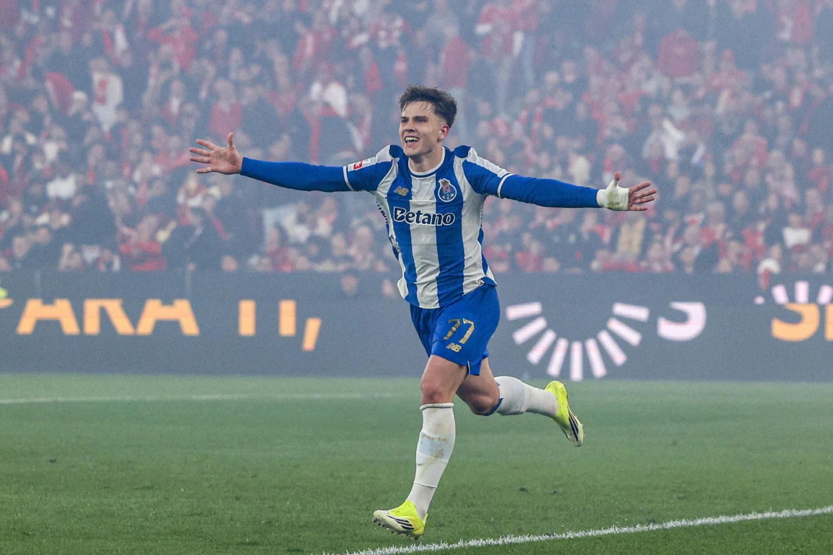 Oskar Pietuszewski Komitmen dengan FC Porto hingga 2031