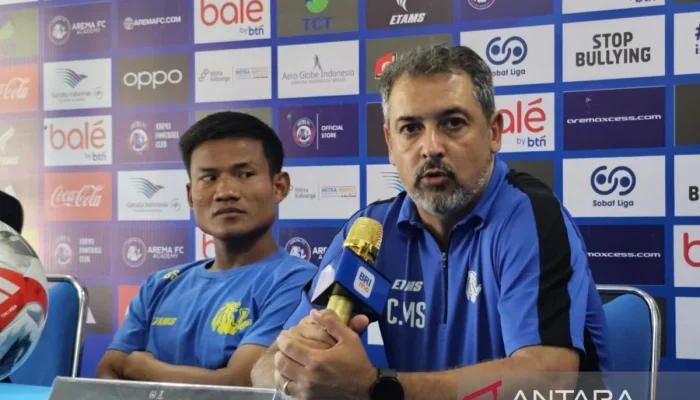 Pelatih Arema FC Tekankan Persaingan Sengit: Persib, Borneo FC, dan Persija Tak Boleh Diabaikan dalam Perburuan Gelar Juara