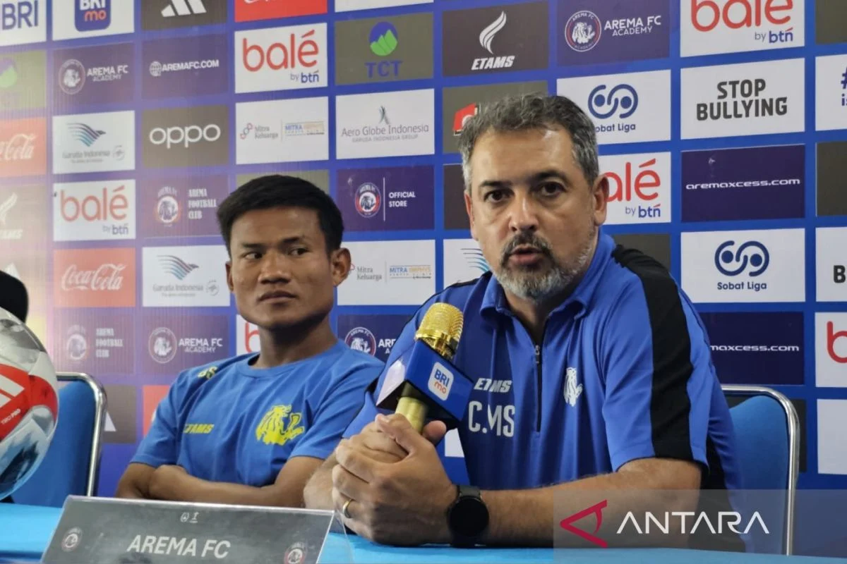 Pelatih Arema FC Tekankan Persaingan Sengit: Persib, Borneo FC, dan Persija Tak Boleh Diabaikan dalam Perburuan Gelar Juara