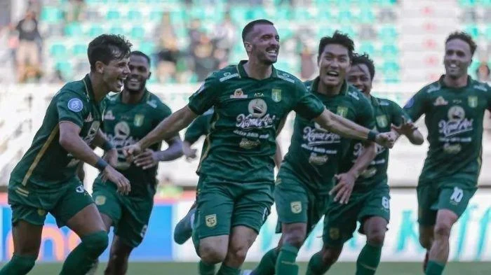 Persebaya Surabaya Incar Tiga Bek Baru untuk Musim 2026/2027