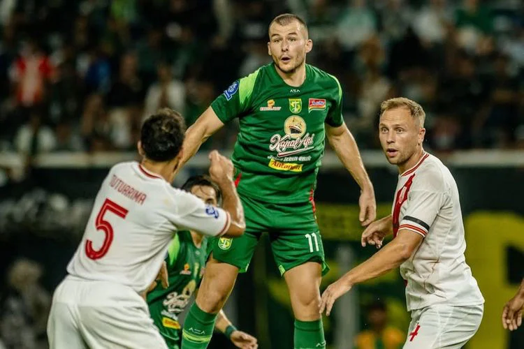 Persebaya Surabaya Tembus Peringkat 4 Besar Super League 2025/2026: Kisah Kebangkitan di Tengah Persaingan Ketat