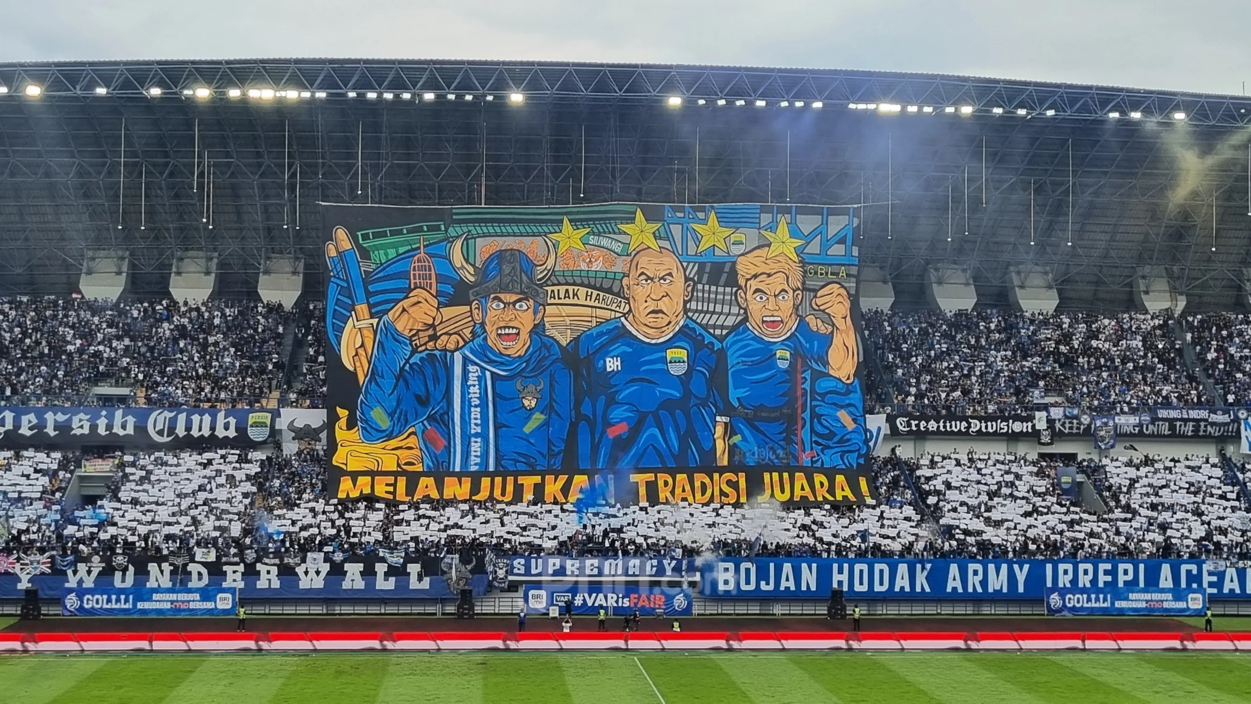 Persib Bandung Menang Dramatis Atas Persija Jakarta, Kontroversi Wasit dan Provokasi Suporter