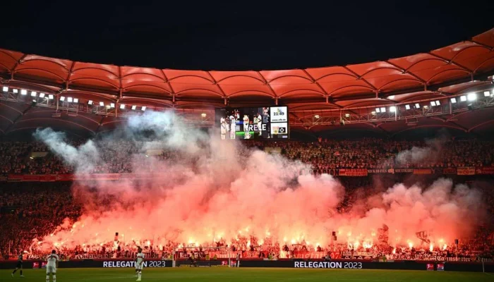 Pertandingan Eintracht Frankfurt vs VfB Stuttgart: Insiden Pyrotechnik dan Pemilihan Tim Piala Dunia