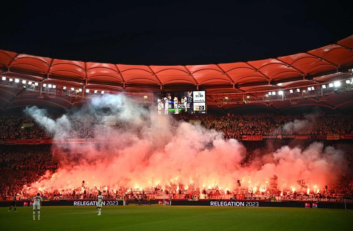 Pertandingan Eintracht Frankfurt vs VfB Stuttgart: Insiden Pyrotechnik dan Pemilihan Tim Piala Dunia