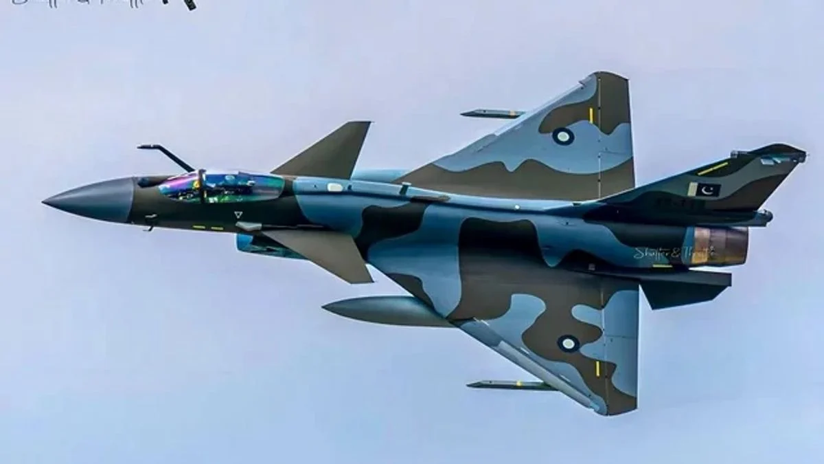 Pesawat Tempur J-10C Tiongkok Siap Dilengkapi Rudal Udara-ke-Udara Terjauh di Dunia