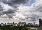 Prakiraan Cuaca Hari Ini: Hujan Ringan hingga Lebat Guyur Kota-kota Besar Indonesia