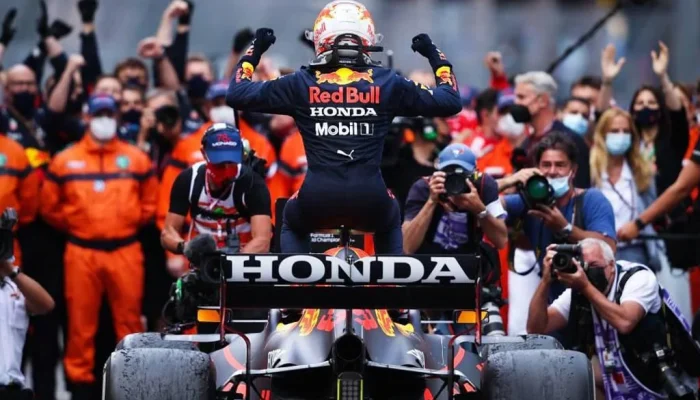 Rahasia Dibalik Kesuksesan Max Verstappen di F1: Otak yang Luar Biasa