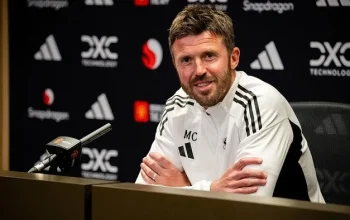 Respons Berkelas Michael Carrick: Dukungan Penuh untuk Kobbie Mainoo di Ambang Lolos Liga Champions