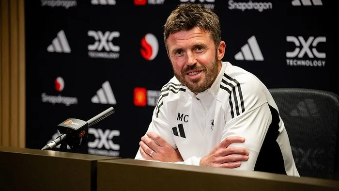 Respons Berkelas Michael Carrick: Dukungan Penuh untuk Kobbie Mainoo di Ambang Lolos Liga Champions